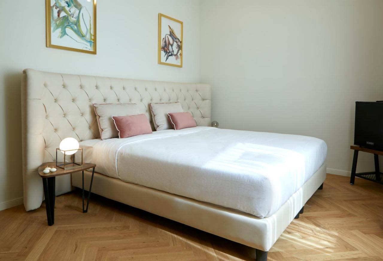 Casa Vittoria Napoli - Santa Lucia Bed & Breakfast エクステリア 写真